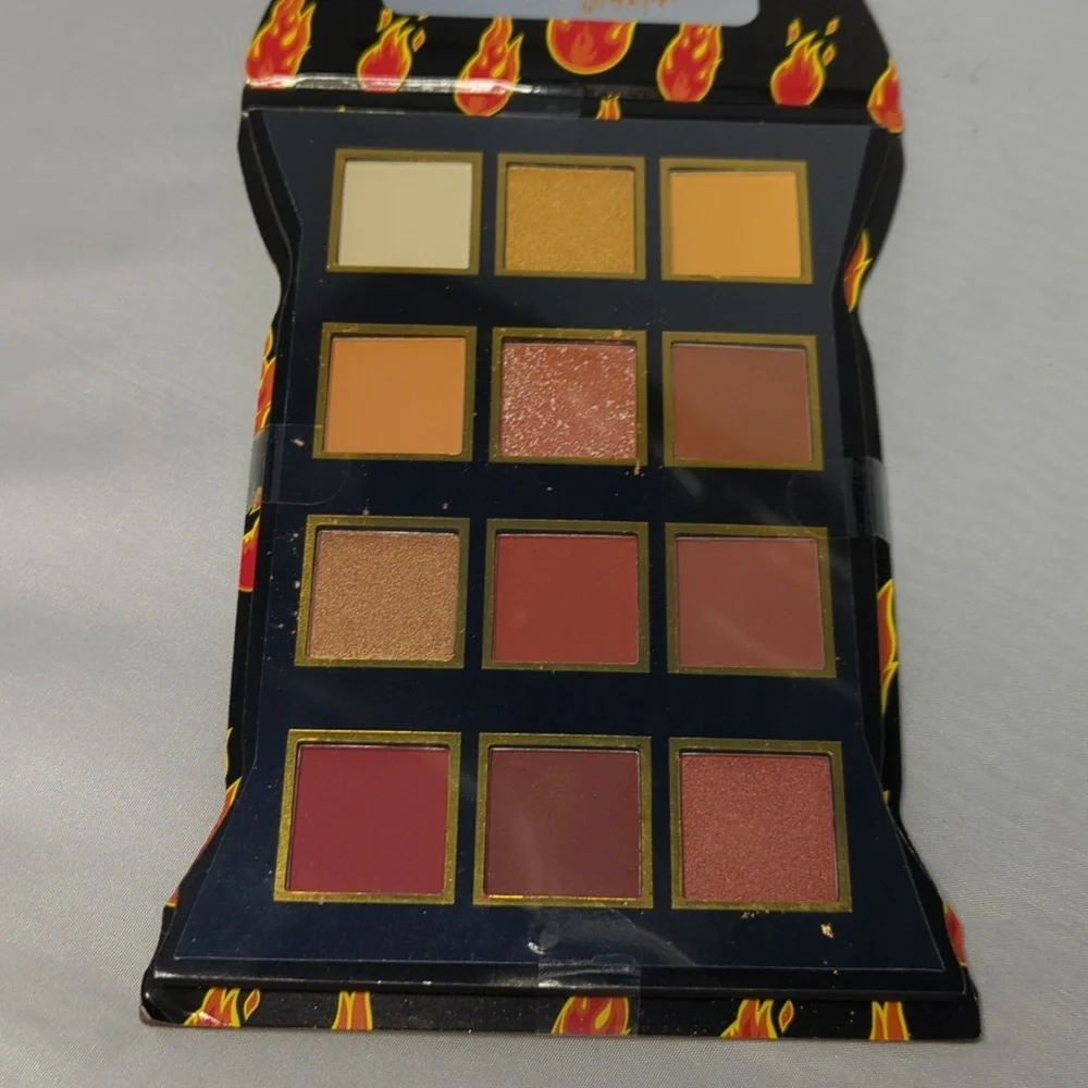 Taste Beauty Cheetos Flamin' Hot Crunchy Eyeshadow Palette